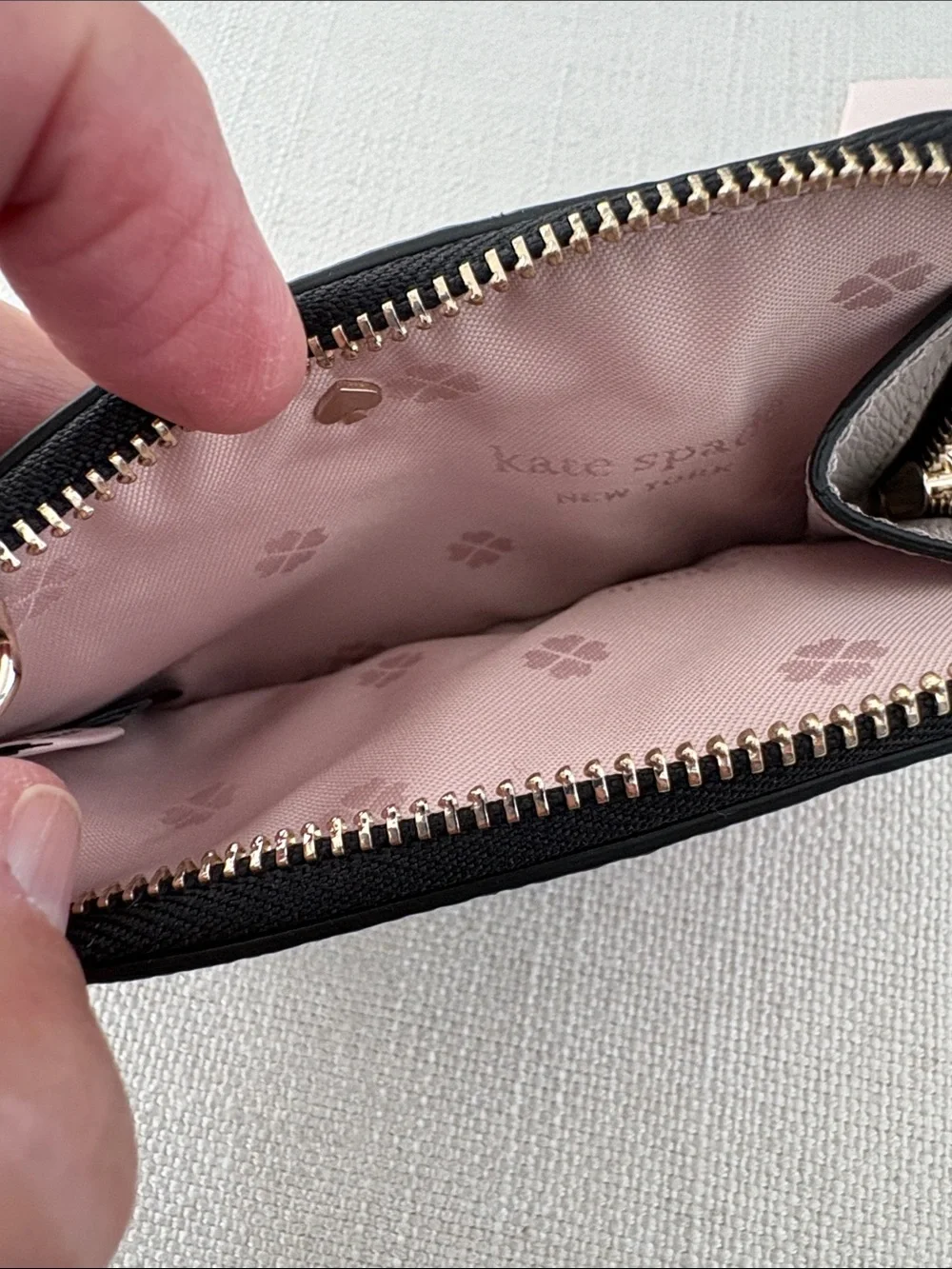 kate spade Margaux Black Zip Card Holder. NWT